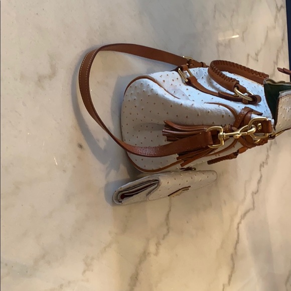 Handbag with strap and matching wallet. - Picture 2 of 6